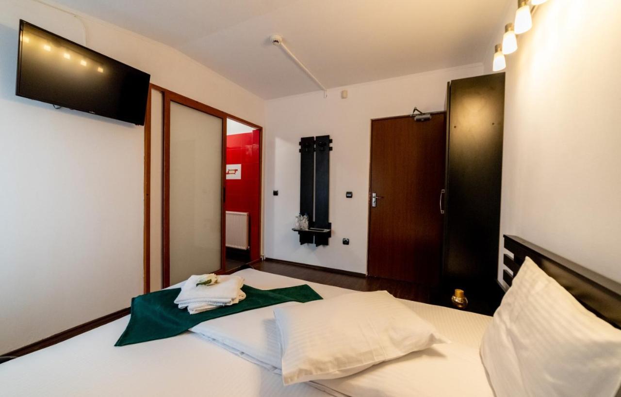 Escala Rooms Ghimbav Exterior foto