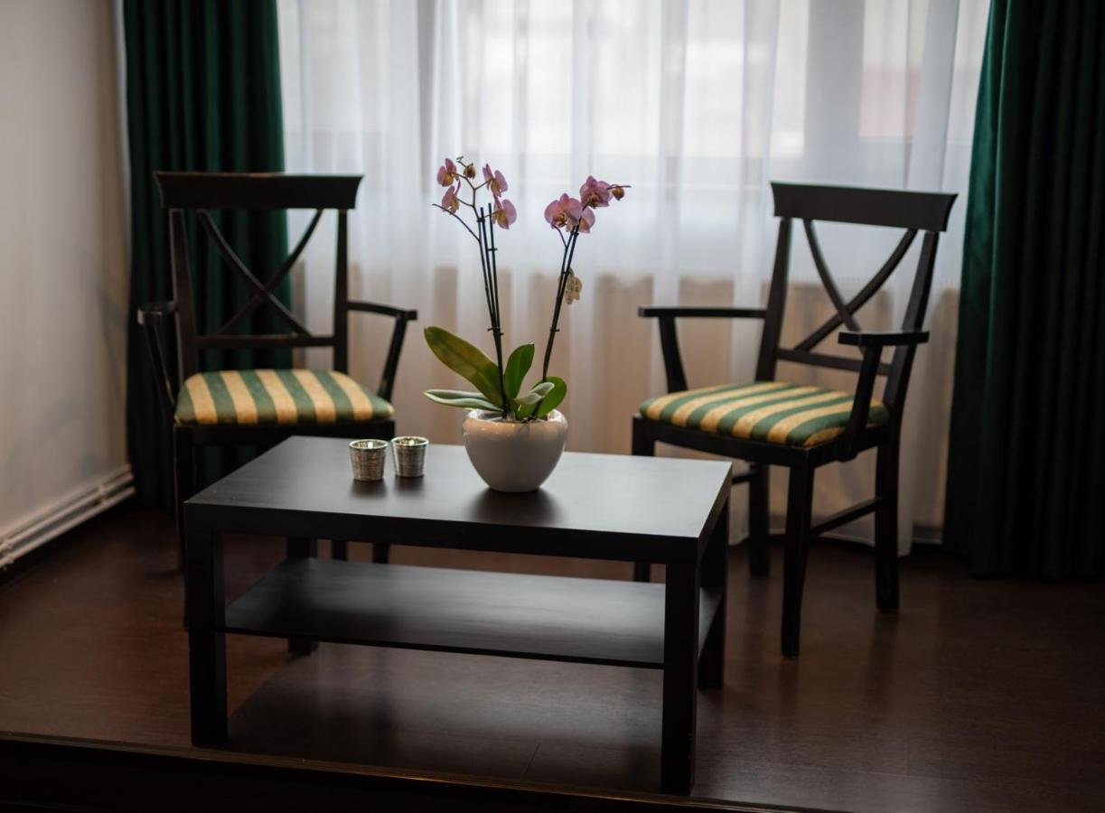 Escala Rooms Ghimbav Exterior foto