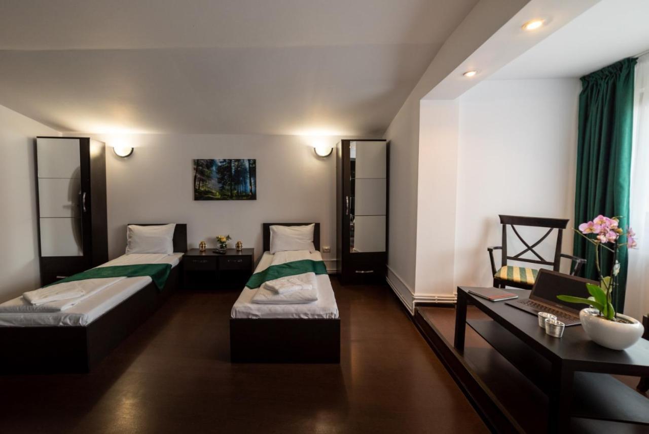 Escala Rooms Ghimbav Exterior foto