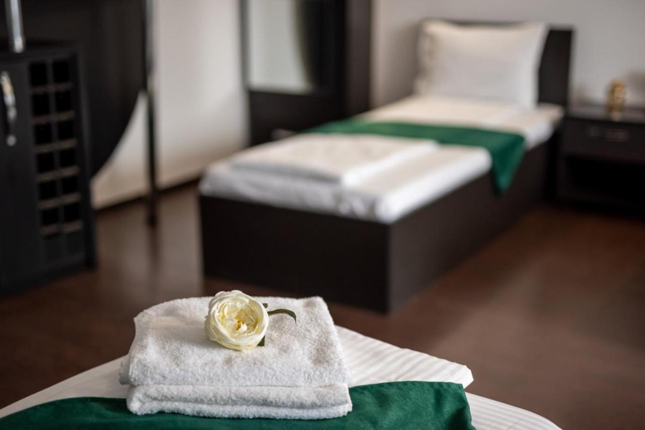 Escala Rooms Ghimbav Exterior foto