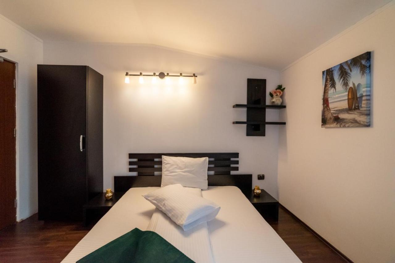 Escala Rooms Ghimbav Exterior foto