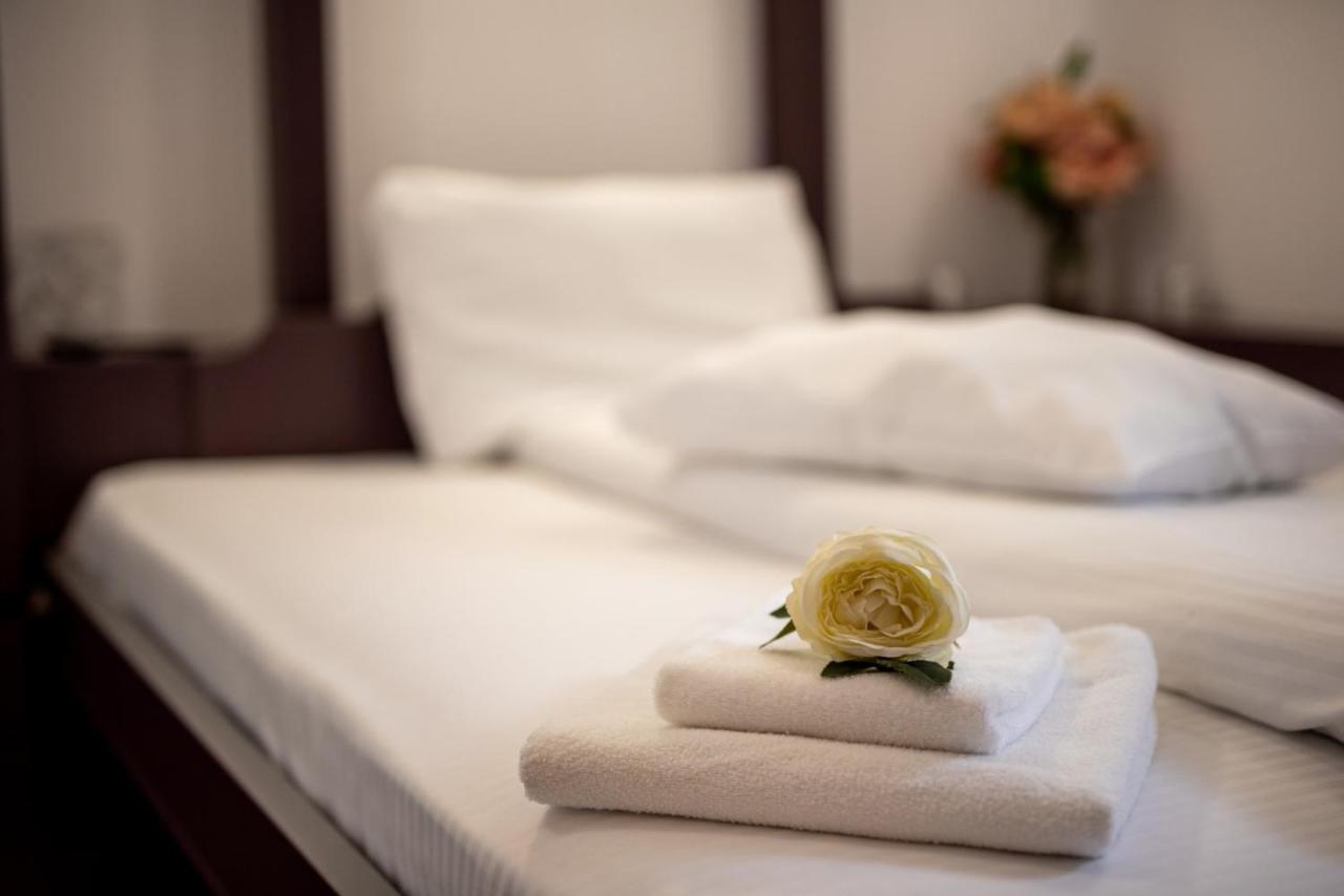 Escala Rooms Ghimbav Exterior foto