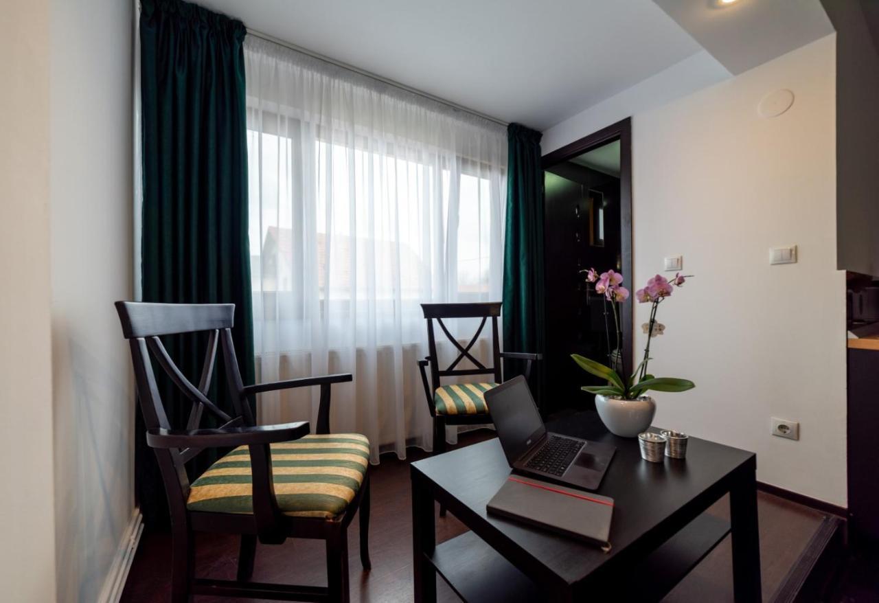Escala Rooms Ghimbav Exterior foto