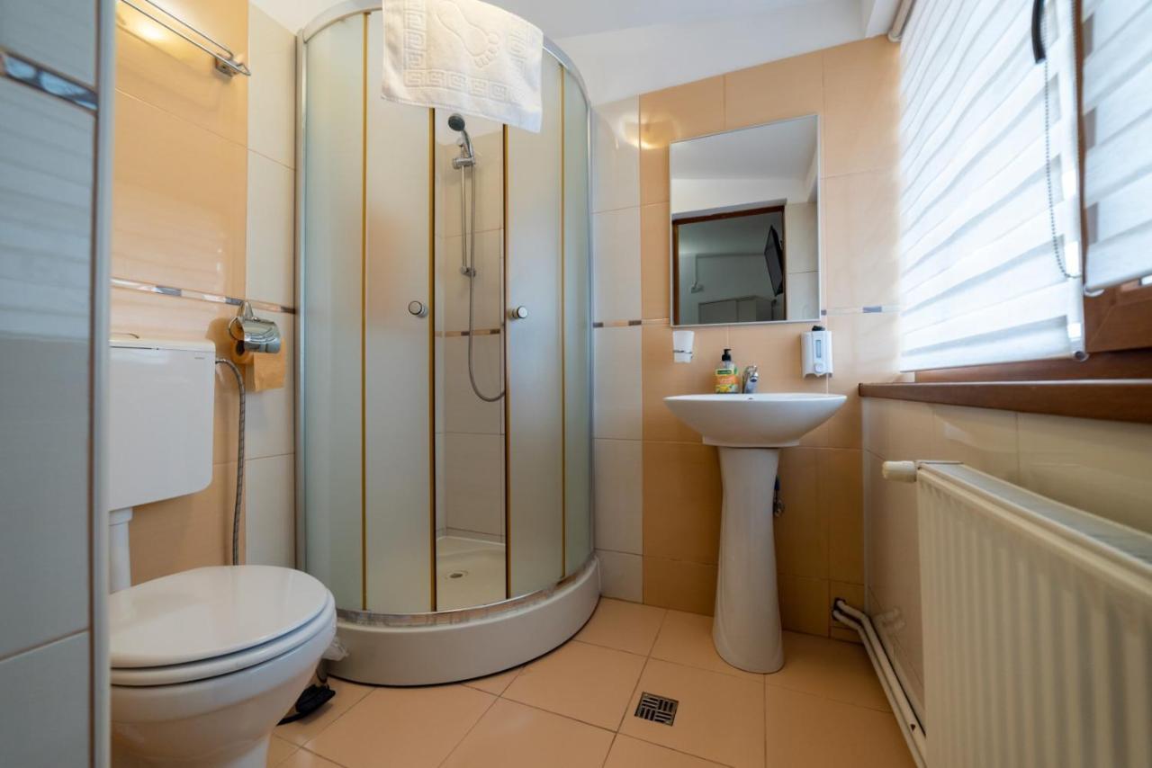 Escala Rooms Ghimbav Exterior foto