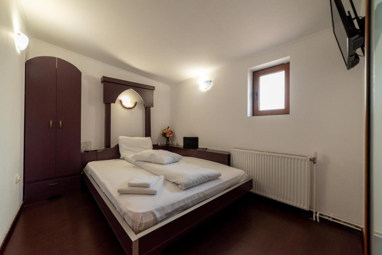 Escala Rooms Ghimbav Exterior foto