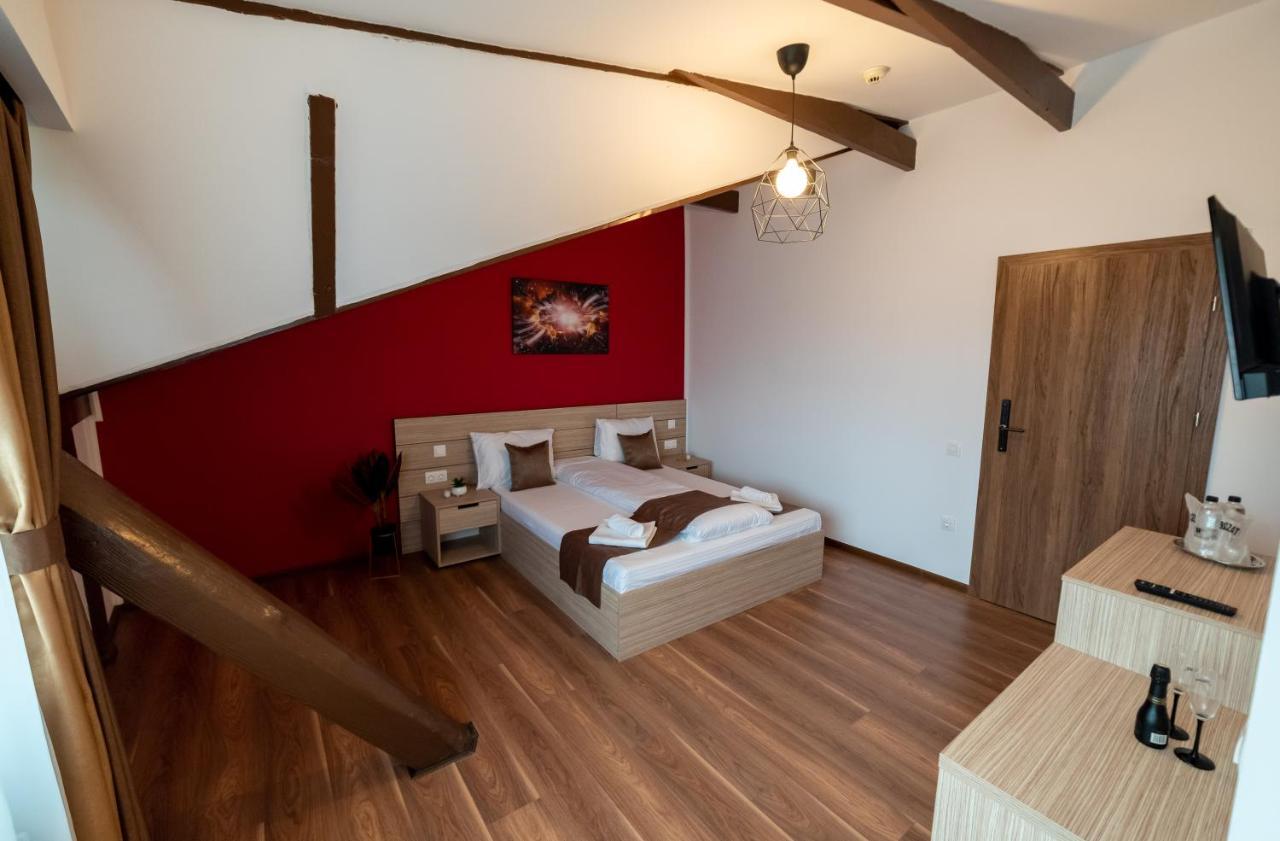 Escala Rooms Ghimbav Exterior foto