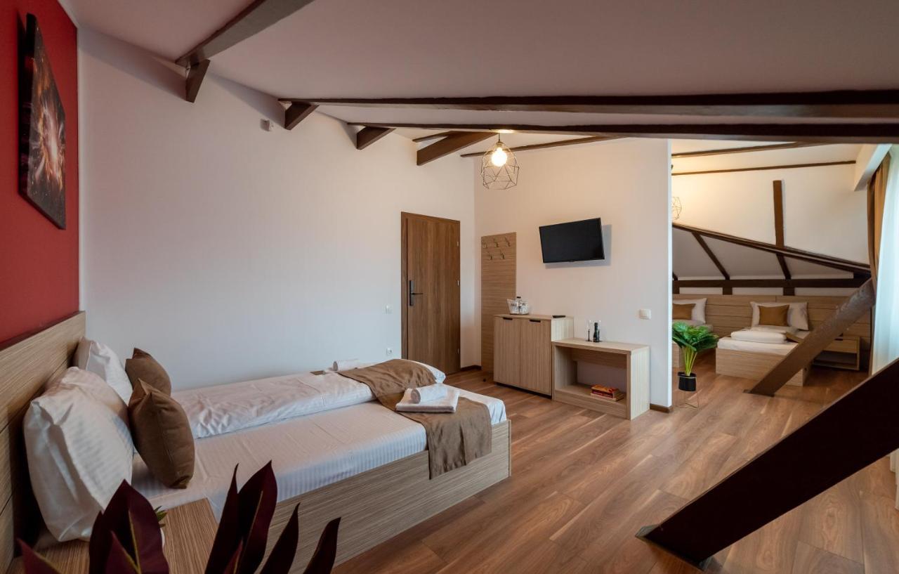 Escala Rooms Ghimbav Exterior foto