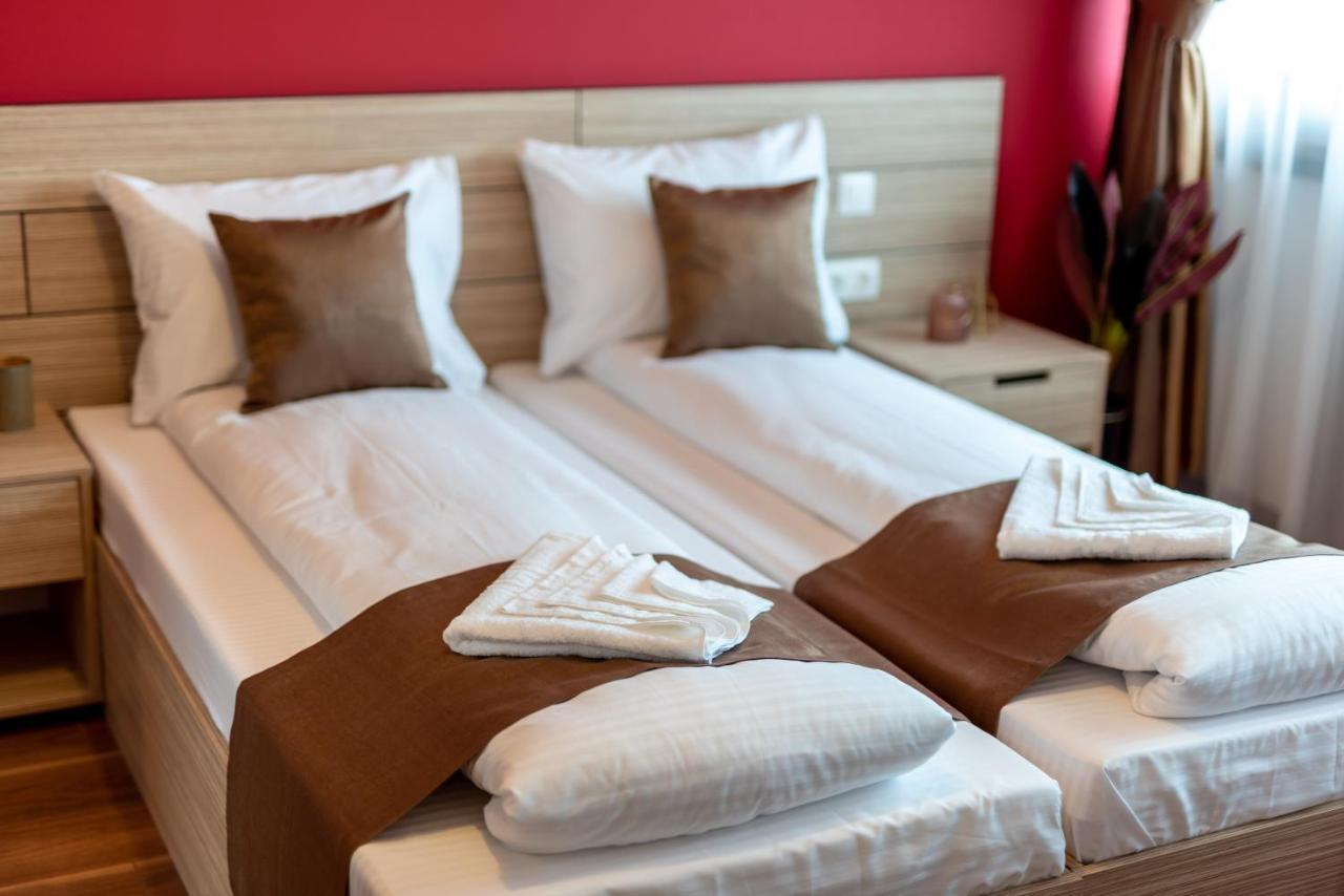 Escala Rooms Ghimbav Exterior foto