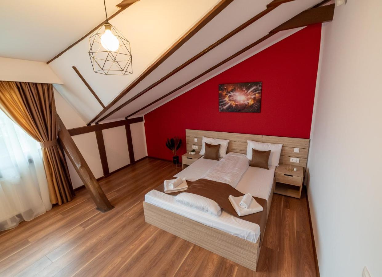 Escala Rooms Ghimbav Exterior foto